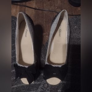 Black and white wedges